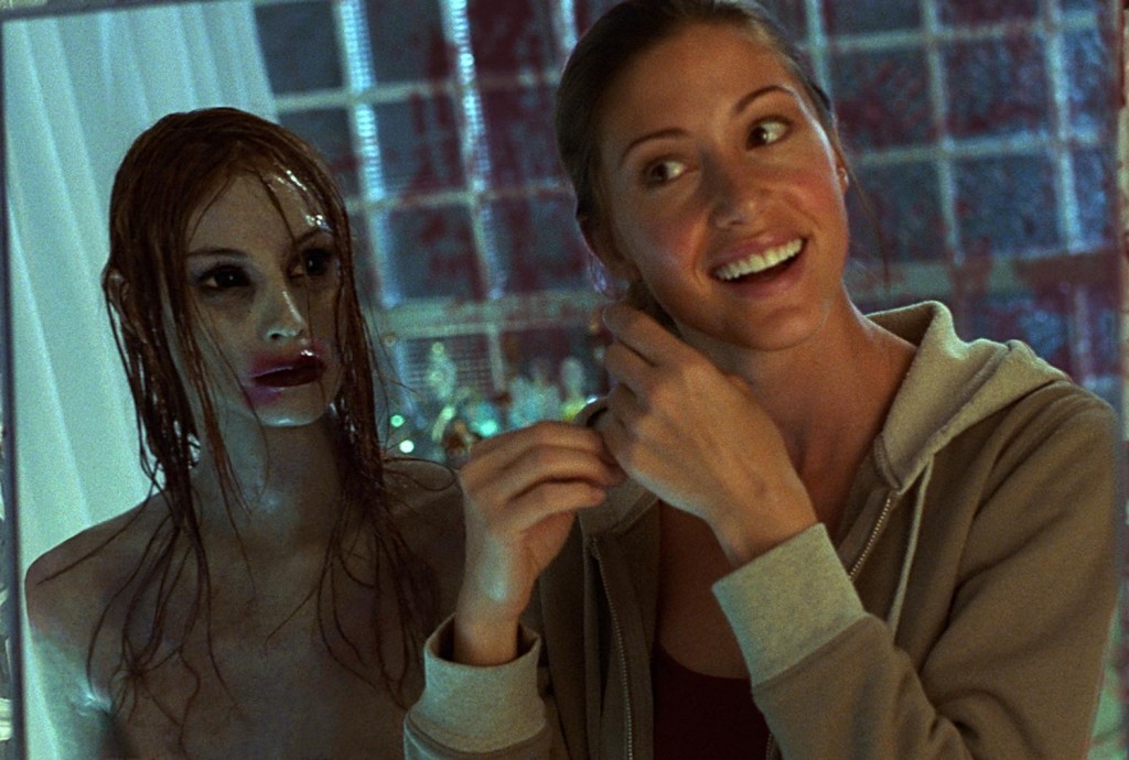 shannon_elizabeth_13_ghost_001